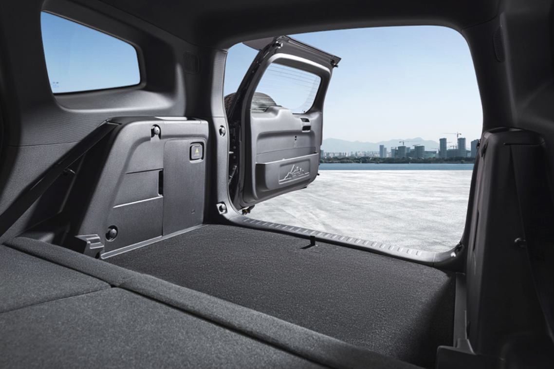 818 L of Trunk Capacity